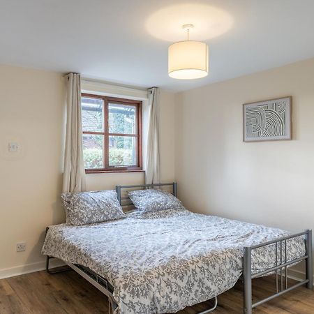וולינגטון Modern Studio Flat In Wellington, Telford מראה חיצוני תמונה