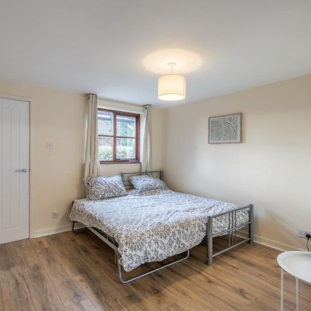 וולינגטון Modern Studio Flat In Wellington, Telford מראה חיצוני תמונה