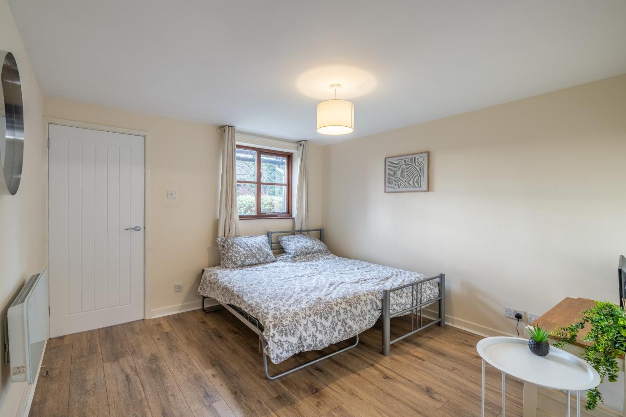 וולינגטון Modern Studio Flat In Wellington, Telford מראה חיצוני תמונה