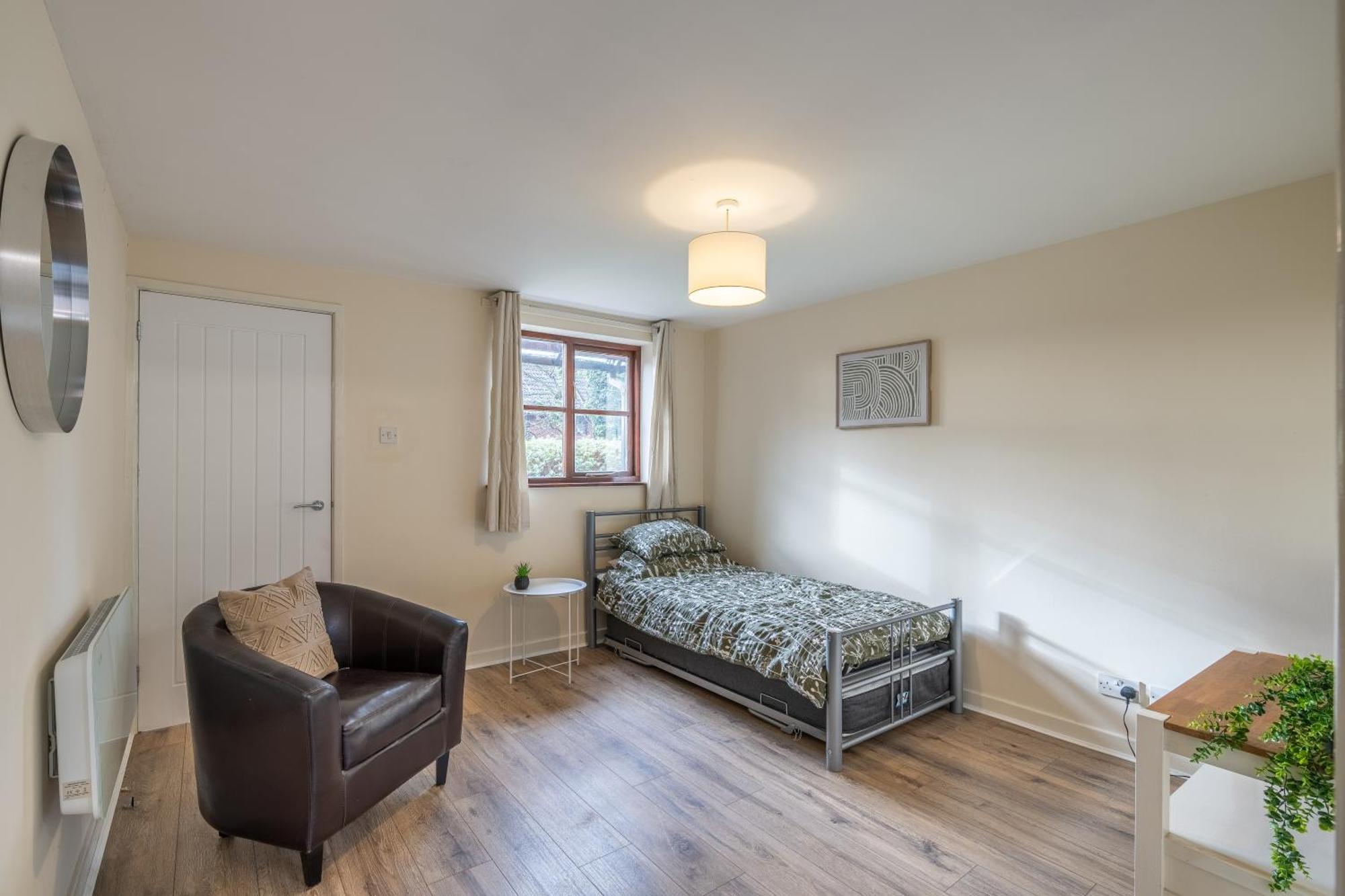 וולינגטון Modern Studio Flat In Wellington, Telford מראה חיצוני תמונה