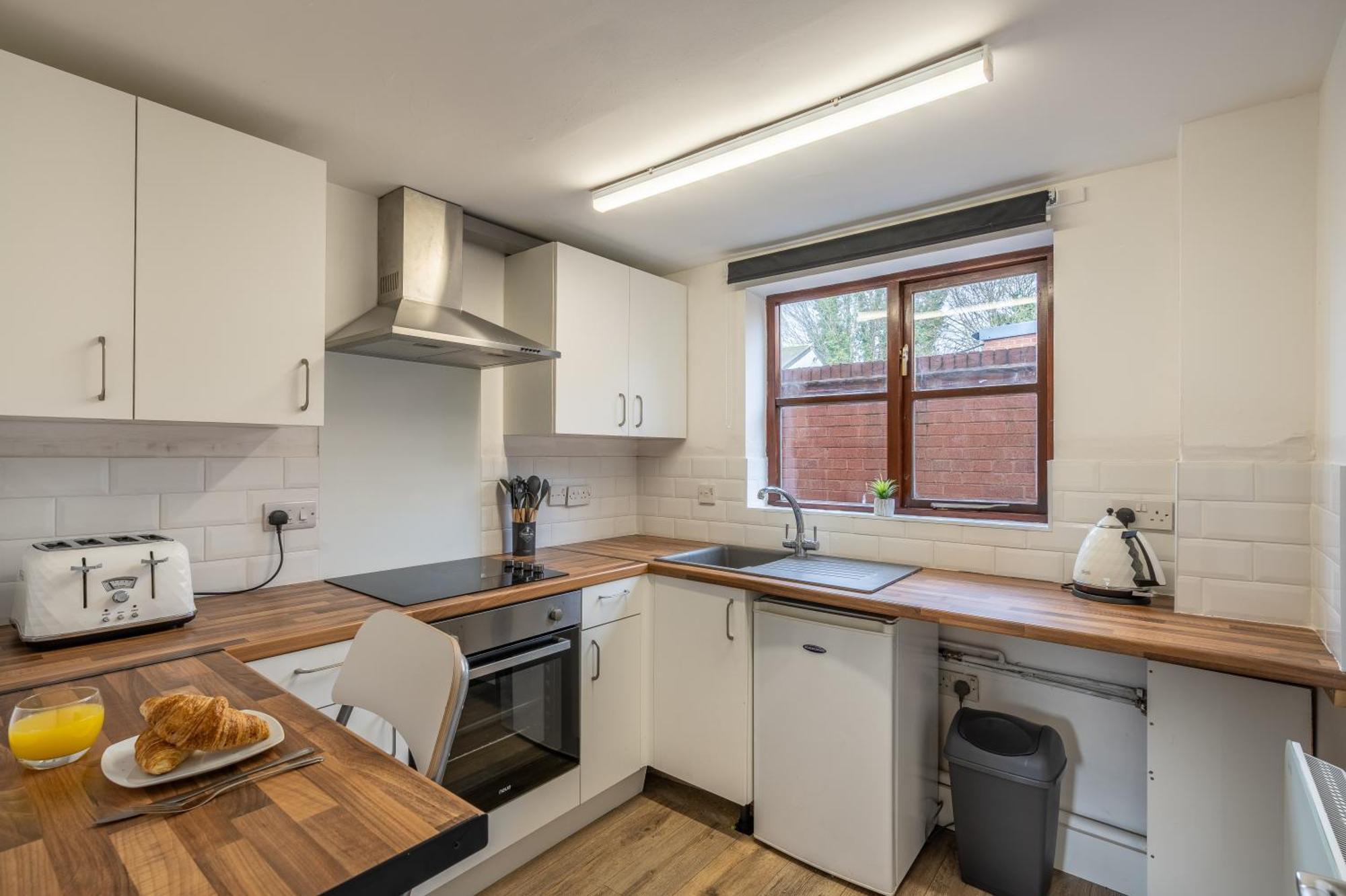 וולינגטון Modern Studio Flat In Wellington, Telford מראה חיצוני תמונה
